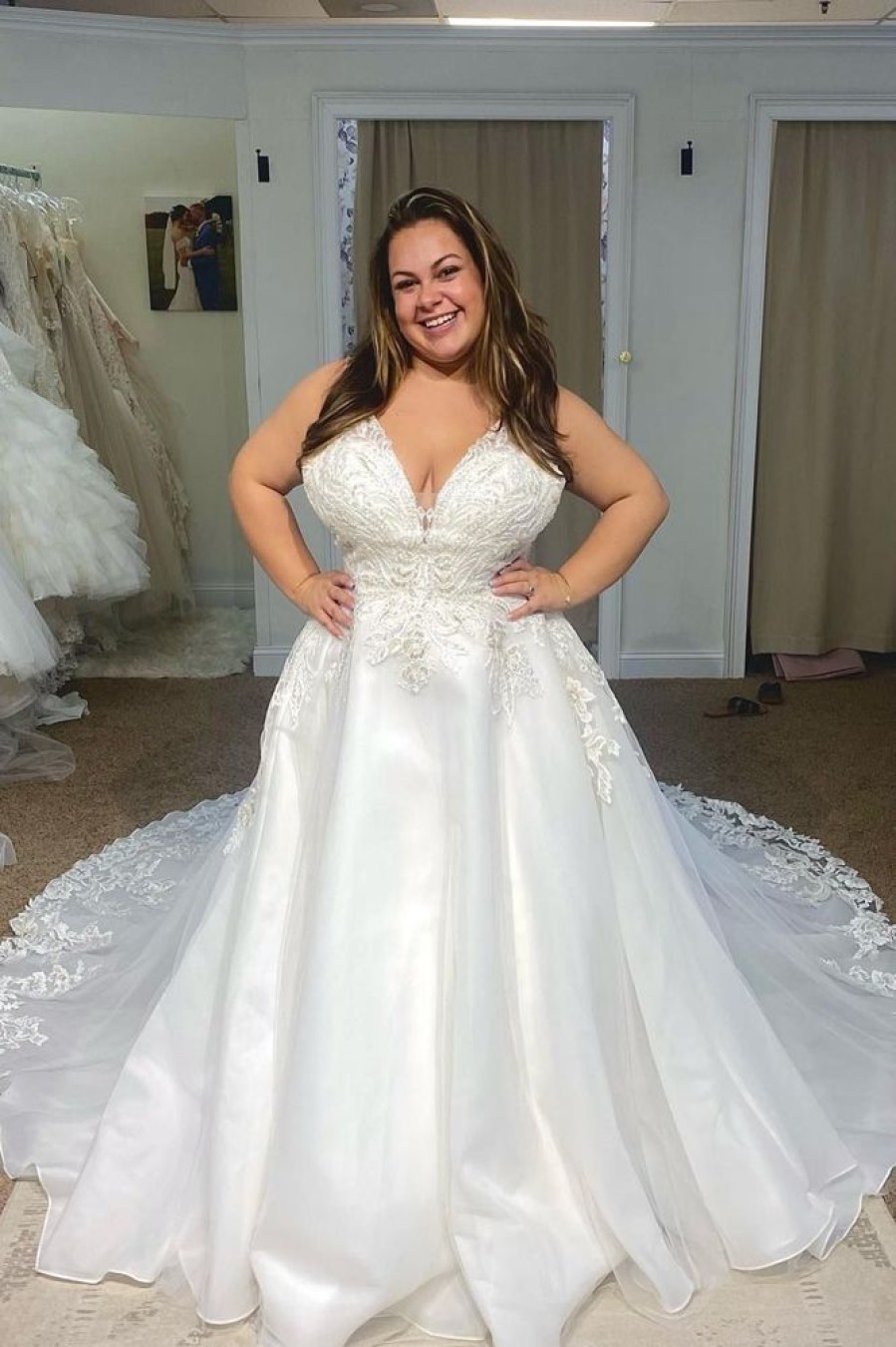 Homrain A-Line Tulle Plus Size Long Wedding Dress With Appliques | Lace Wedding Dresses