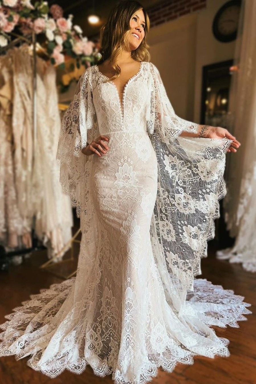 Homrain Long Sleeve Cape Lace Mermaid Wedding Dress With Appliques | Lace Wedding Dresses