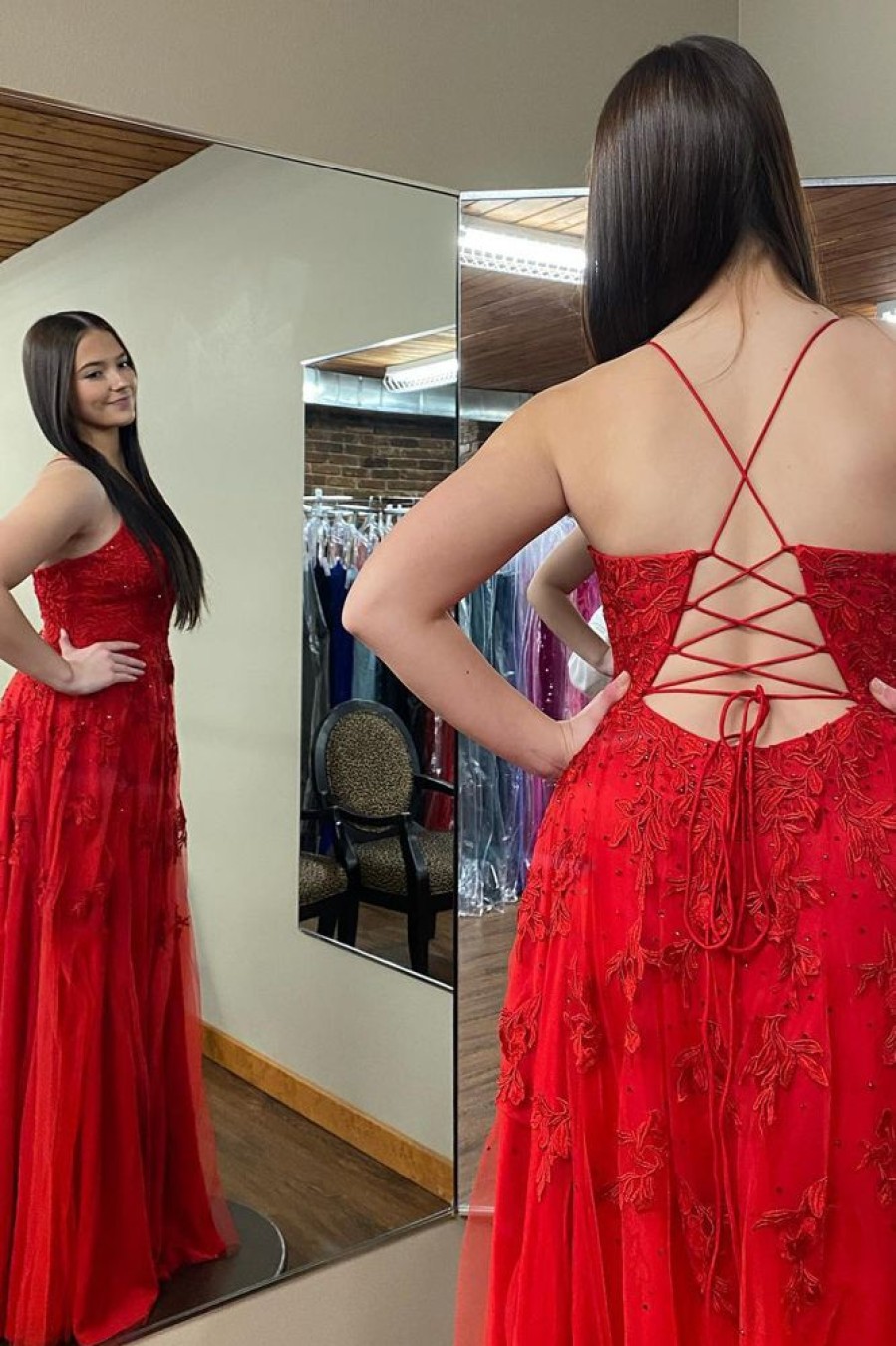 Homrain Plus Size Deep V-Neck Long Prom Dress With Appliques | Red Prom Dresses