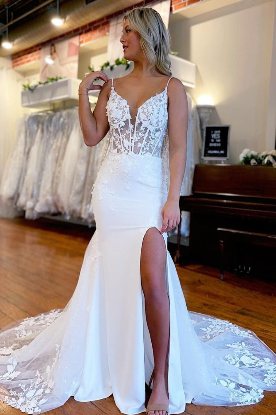 Homrain Spaghetti Straps High Slit Mermaid Wedding Dress With Appliques | Mermaid Wedding Dresses