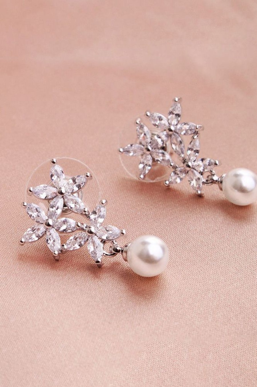 Homrain Flower Pearl Rhinestone Earrings | Bridal Accessories