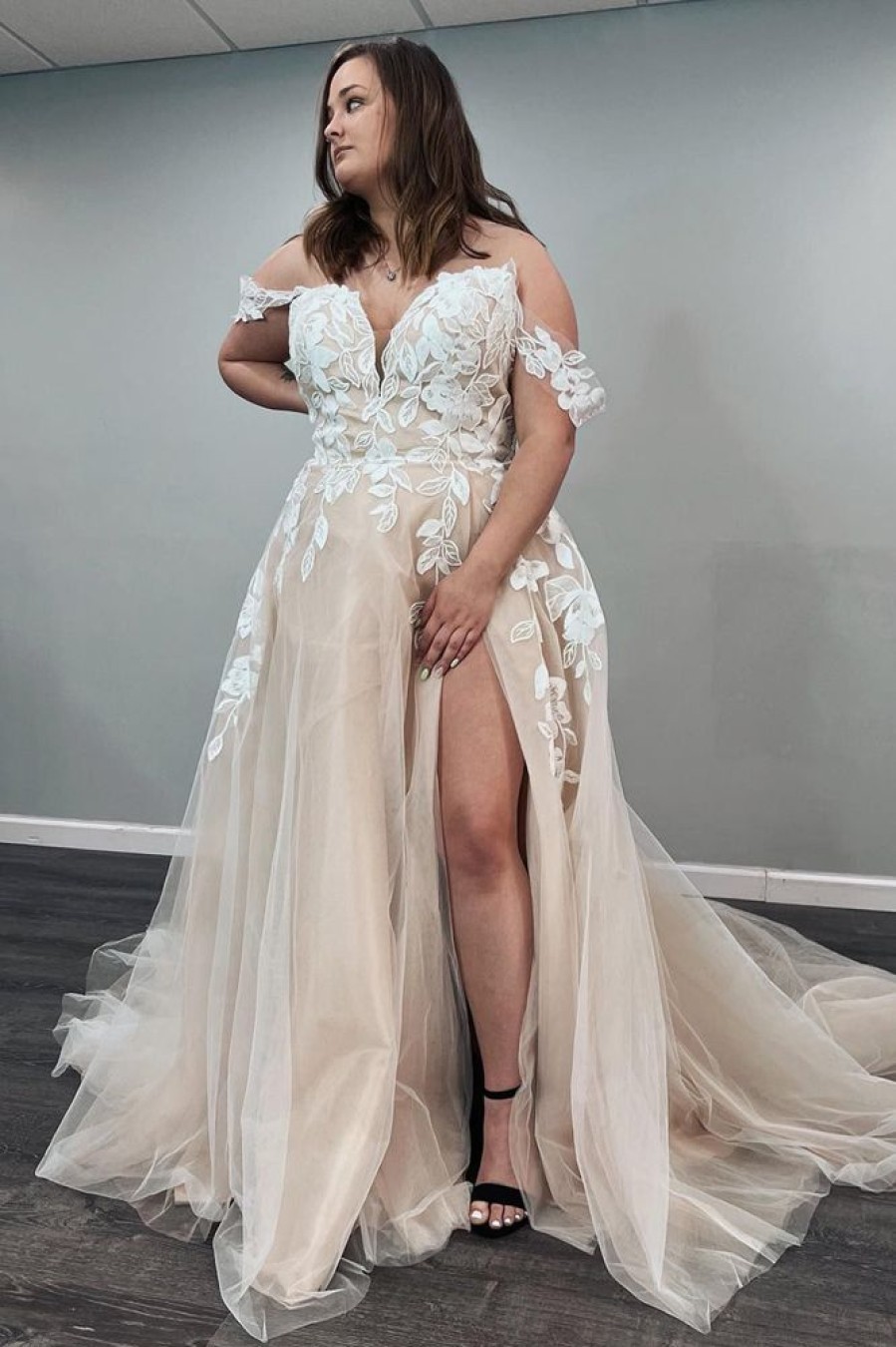 Homrain Tulle Off The Shoulder Long Plus Size Wedding Dress With Appliques | Plus Size Wedding Dresses