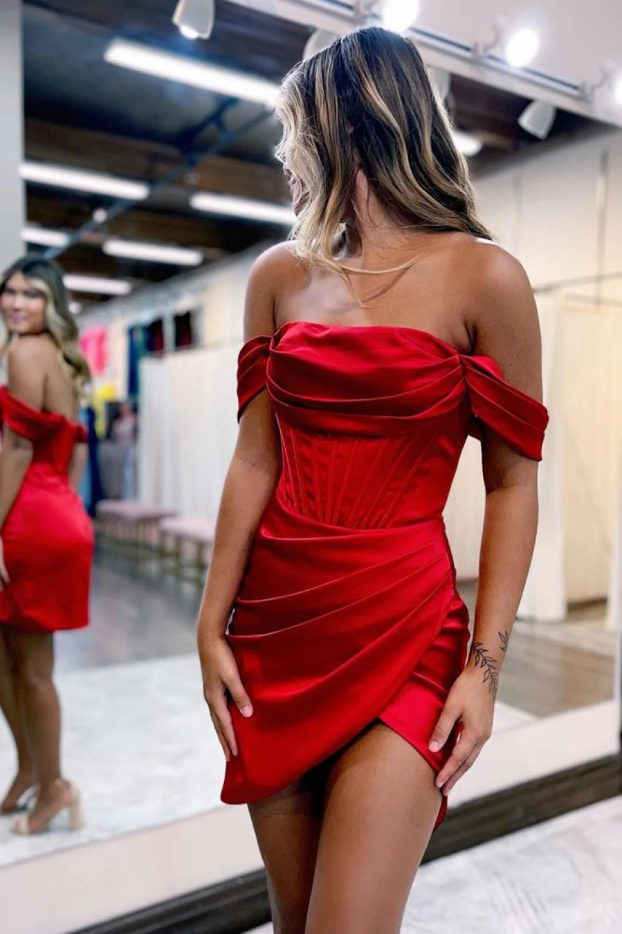 Homrain Off The Shoulder Asymmetrical Tight Short Homecoming Dress | Red Hoco Dresses