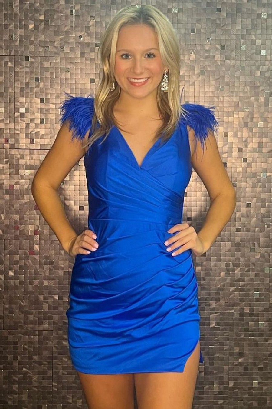 Homrain V-Neck Tight Short Hoco Dress With Feathers | Blue Hoco Dresses