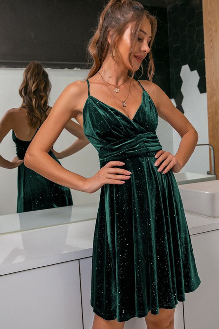 Homrain Spaghetti Straps Dark Velvet Short Party Dress | Green Hoco Dresses