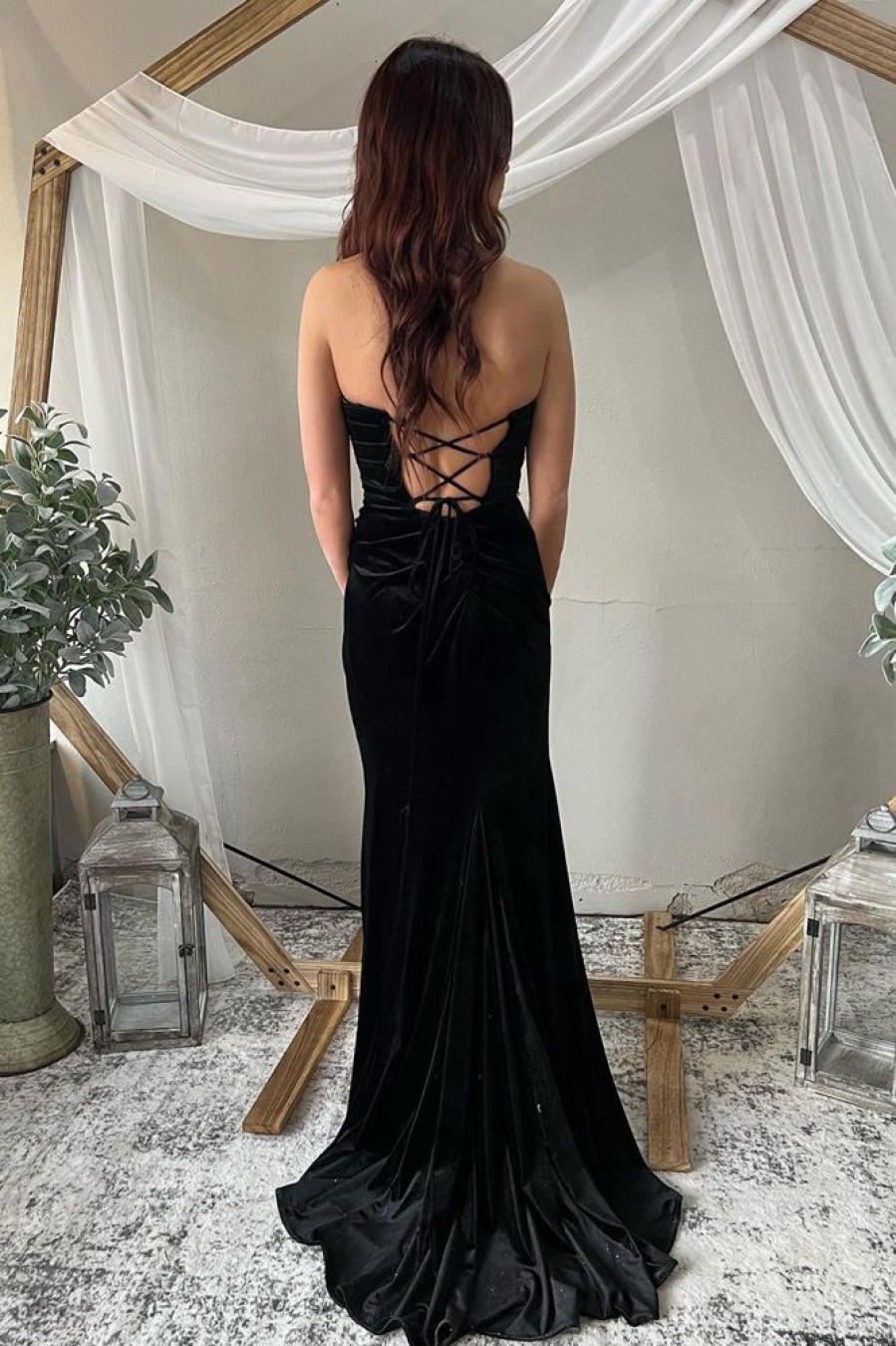 Homrain Sheath Halter Neck Long Prom Dress With Criss Cross Back | Black Prom Dresses