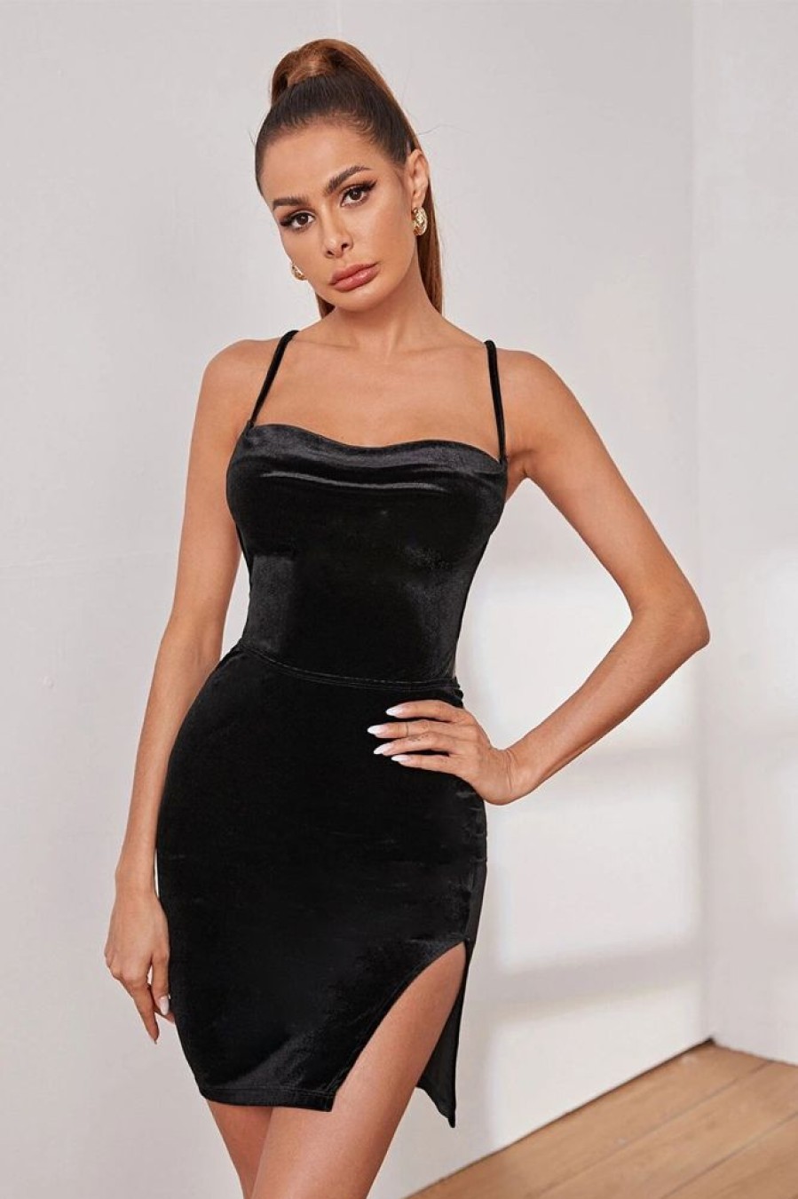 Homrain Bodycon Spaghetti Straps Velvet Holiday Party Dress | Black Hoco Dresses