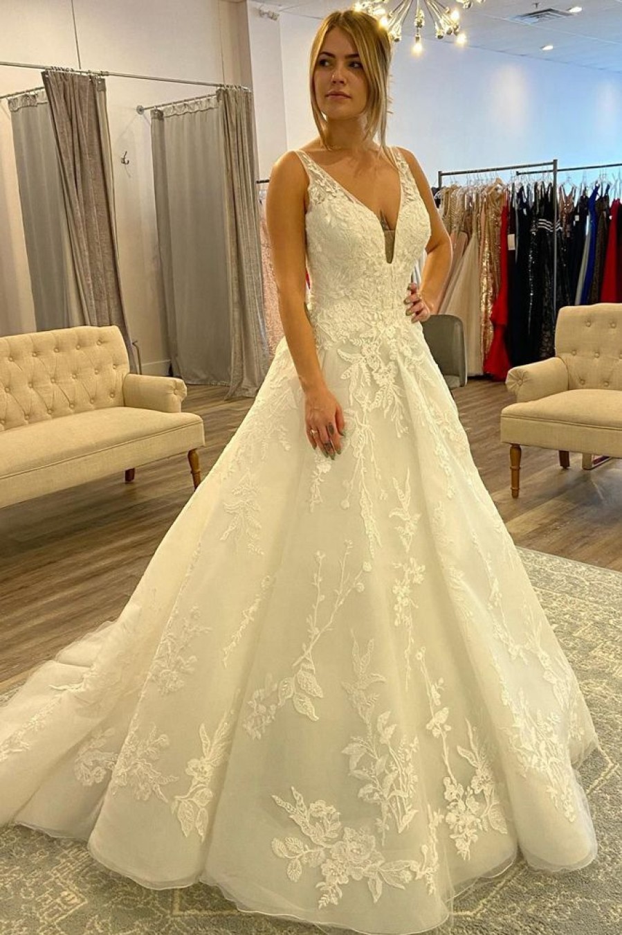 Homrain A-Line Long Wedding Dress With Appliques | Lace Wedding Dresses