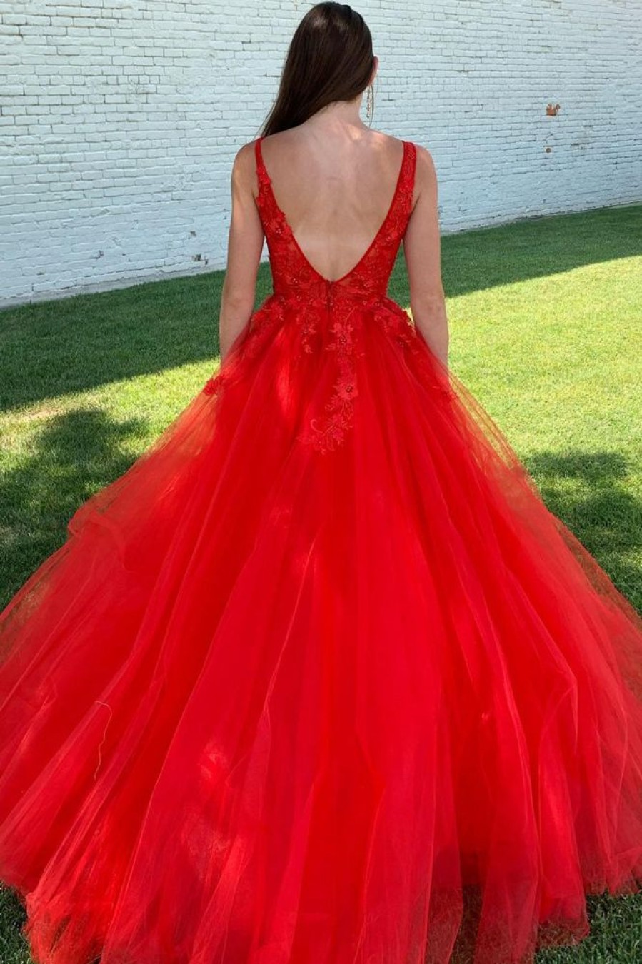 Homrain A-Line V-Neck Long Prom Dress With Appliques | Red Prom Dresses