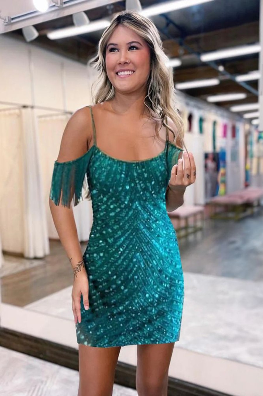 Homrain Sparkly Tight Sequins Short Homecoming Dress With Fringes | Green Hoco Dresses